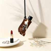 Pochette à rouge à lèvres en crin de cheval avec cordon de cou, étui à rouge à lèvres rétro décoré de rivets croisés, mini trousse de maquillage pour usage quotidien