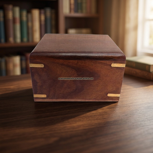 Urnes funéraires en bois sculpté de haute qualité, design moderne, écologiques et personnalisables pour hommes, femmes et enfants - Product Image 2