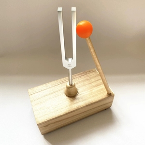 Ensemble de Diapasons à Fréquence MI 528 Hz pour la Méditation des Chakras et la Thérapie Sonore, avec Base en Bois Résonnante - Vente en Gros - Product Image 2