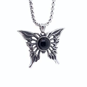Collar Unisex de Moda con Colgante de Mariposa de Acero Inoxidable y Bisel de Piedra Negra yunnique - Product Image 1