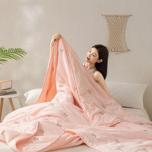Couette d'été brodée couverture de poids d'été <span class=keywords><strong>et</strong></span> couette literie couette couette été 100% polyester lavable maison <span class=keywords><strong>et</strong></span> hôtel utilisation - Product Image 5