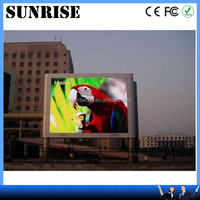 La marche humaine panneau d'affichage numérique led panneau écran portable panneaux d'affichage led extérieur double défilement led panneaux solaires