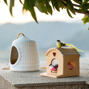 Grande Rifugio Rinfrescante per Criceti in Materiale Ceramico Ecologico a Forma di Casa - Product Image 3