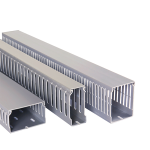 Goulotte de câblage électrique <span class=keywords><strong>rigide</strong></span> en <span class=keywords><strong>PVC</strong></span> gris, ignifuge, résistante à la chaleur, sans halogène, à fentes, pour usage industriel - Product Image 1