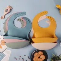 Benutzer definierte gedruckte kostenlose Probe Bpa Free Food Grade Kinder füttern Kinder wasserdicht Baby Silikon Lätzchen Set bunte Silikon Baby Lätzchen