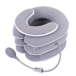 Dispositif de traction cervicale gonflable à trois couches, attelle de cou à commande manuelle, taille unique, en velours gris et latex - Product Image 1