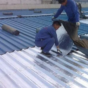 Tự dính bitum bitum màng chống thấm kim loại lợp underlayment cho sử dụng ngoài trời vật liệu chịu nước