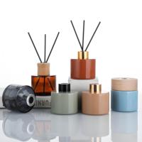 Bouteille diffuseur en verre mat et givré avec bouchon doré/argenté, pot de recharge pour arômes