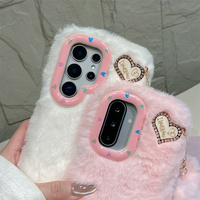 Coque de téléphone en peluche douce et moelleuse Kawaii avec breloque cœur et pompon pour Samsung Galaxy S26 Ultra S25 S23 A57 A56