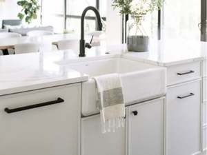 Armoires de cuisine en bois massif de style moderne de luxe avec robinet en contreplaqué traité acrylique, glissière de tiroir, panier de tiroir, design de dosseret - Product Image 2