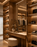 Dressing sur mesure de luxe en placage de bois avec porte en aluminium, éclairage LED intégré et îlot central de rangement pour villa