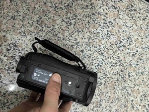 Caméscope Sony FDR-AX60 20X <span class=keywords><strong>4K</strong></span> <span class=keywords><strong>Handycam</strong></span> d'occasion pour enregistrements de voyages en famille - Product Image 4