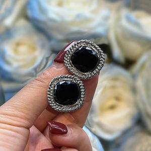 Orecchini a Perno Bicolore E4571 in Argento 925 Placcato Oro 18K con Onice e Montatura Geometrica per Uso Quotidiano Femminile - Product Image 3