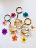Porte-clé Singoli en acrylique, 26 lettres, avec des fleurs séchées, résine époxy, sac à dos, breloque, accessoire 2022