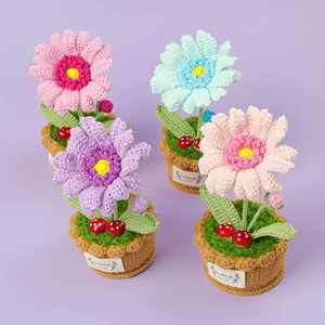 Venta al por Mayor de Mini Macetas de Flores Tejidas a Crochet, Rosas y Tulipanes para el Día de San Valentín y Graduación, Flores Tejidas a Mano para Decoración - Product Image 1