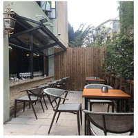 Ventana Plegable de Aluminio con Diseño de Rejilla Vertical Insonorizada para Bares, Tiendas y Cafeterías