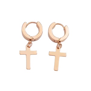 Steampunk grande uomo che indossa <span class=keywords><strong>Playboy</strong></span> Piercing orecchini a croce d'oro per uomo Earing - Product Image 1