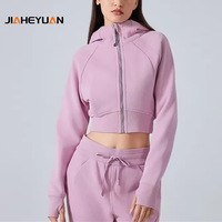 Veste à capuche courte zippée pour femme, manches raglan, passe-pouce, en polaire technique, col montant, ourlet côtelé, style athleisure, couleur crème