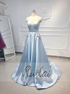 <span class=keywords><strong>Abito</strong></span> Lungo da Cerimonia Ruolai LDC6507 Plus Size con Spalline Sottili, Scollo a V, in Raso Blu, <span class=keywords><strong>Schiena</strong></span> Incrociata e Tasche - Product Image 4