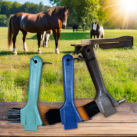 Brosse à sabots PP pour l'entretien essentiel des chevaux avec pelle - Couleur et logo personnalisables, accessoire professionnel durable