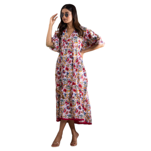 Robe imprimée multicolore à manches kaftan pour femme avec détail volanté et ourlet évasé pour un look élégant, confortable et décontracté. - Product Image 1