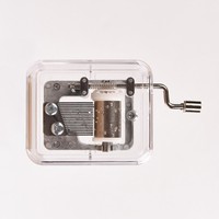 Vente en gros prix d'usine boîte à musique à manivelle mini boîte à musique transparente carrée boîte à musique populaire cadeau souvenir