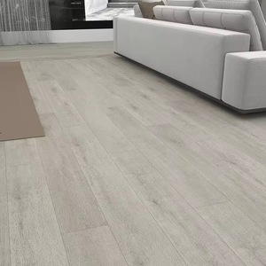Suelo SPC de Roble Sintético con Sistema de Bloqueo Doble, Resistente al Agua, para Interiores, Diseño Rectangular Minimalista, Superficie Lisa - Product Image 6