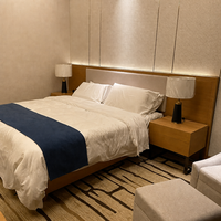 Ensemble de meubles de chambre personnalisés : Armoire sur mesure, Panneau mural TV, Console, Lit rembourré, Mobilier d'hôtel