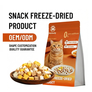 Aliments secs pour animaux de compagnie OEM en gros : Granulés de poulet naturel en dés, granulés de poisson saumon, friandises lyophilisées riches en protéines pour chats - Product Image 1