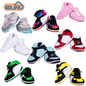 Nouvelles chaussures de sport tendance, baskets en fourrure, pantoufles d'hiver pour l'intérieur - Product Image 1