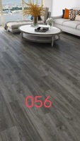 Revêtement de sol rigide en vinyle SPC de haute qualité, résistant à l'usure et imperméable, avec texture bois uni, plinthes assorties, pour usage intérieur
