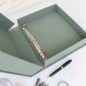 Boîte à souvenirs en lin artisanale avec reliure à 3 anneaux pour documents et objets précieux - Product Image 2