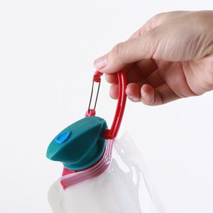 Bolsa de Agua Plegable de Plástico, Botella de Agua Portátil, Flexible y Reutilizable para Viajes con Clip de Mosquetón - Product Image 5