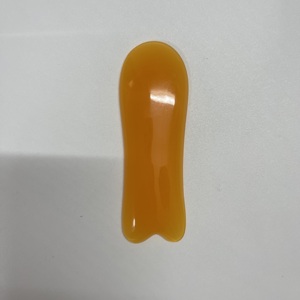 Planche Gua Sha en résine noire obsidienne personnalisée en forme de poisson, à tenir à la main - Product Image 4