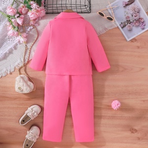 ชุดเสื้อผ้าเด็กผู้หญิงสไตล์หวานสำหรับฤดูใบไม้ผลิและฤดูใบไม้ร่วง เสื้อแขนกุดผูกโบว์ + กางเกง + เสื้อคลุมแขนยาว ชุด 3 ชิ้น ผลิตจากโพลีเอสเตอร์ 100% ระบายอากาศได้ดี - Product Image 2