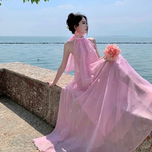 Vestido de Novia Rosa Etéreo y Magnífico para Boda o Compromiso, Estilo Francés de Alta Gama, con Espalda Descubierta y Cuello Halter - Product Image 1