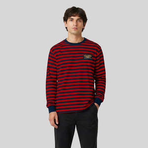 Camiseta de manga larga a rayas rojas para hombre, cuello redondo, informal, de punto de algodón, corte regular, con logo frontal, hombros caídos, tejido grueso. - Product Image 1