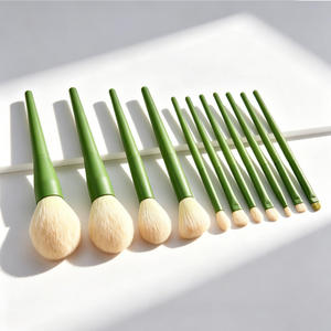 Ensemble de 11 pinceaux de maquillage verts, poils en nylon, manche en bois, design dispersé pour le blush des joues, pinceaux cosmétiques pour le visage avec sac - Product Image 1