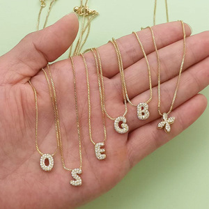 女性の女の子のためのペンダントネックレスゴールドラインストーン文字文字 - Product Image 1