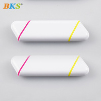 Mini-stylo surligneur bicolore à double tête pour le bureau et l'école avec écriture lisse et forme simple en plastique dans un emballage en vrac