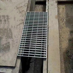 Canal d'allée de vidange <span class=keywords><strong>extérieur</strong></span> <span class=keywords><strong>Grille</strong></span> de vidange de tranchée Couverture de tranchée d'égout Canal de vidange <span class=keywords><strong>Grille</strong></span> de barre en acier - Product Image 4
