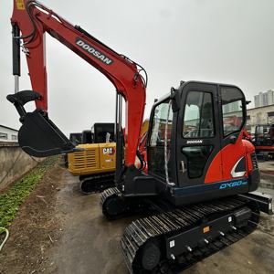 Mini-excavatrice sur chenilles d'occasion Doosan DX60-9C 6 tonnes à économie d'énergie, moteur Yanmar, boîte de vitesses PLC, pompe, roulement, certifiée EPA CE, en stock, en promotion - Product Image 2