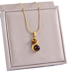 Collier pendentif <span class=keywords><strong>soleil</strong></span> en acier inoxydable imperméable pour femme plaqué or 18 carats avec <span class=keywords><strong>pierre</strong></span> œil <span class=keywords><strong>de</strong></span> tigre vintage et <span class=keywords><strong>perle</strong></span> aspect naturel - Product Image 4