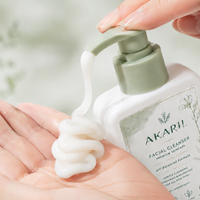 Akaril 300ml Nettoyant Visage Équilibrant le pH à l'Hyaluronate de Sodium, Asiaticoside, Aloe Vera et Extrait de Camomille – Soin Premium pour la Peau