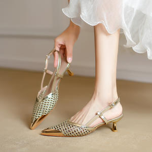 Sandales coréennes ajourées à bout pointu et talon moyen pour femme, couleur unie or argent, 4 cm, bride en T, bout métallique, élégantes, avec semelle massante - Product Image 2