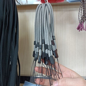 สายคล้องคอโพลีเอสเตอร์พิมพ์ลายตามสั่ง พร้อมพวงกุญแจ ที่ใส่บัตรสำหรับงานอีเว้นท์ สายคล้องคอสำหรับใส่บัตร Vape พร้อมห่วงยาง - Product Image 6