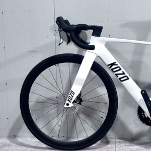 <span class=keywords><strong>Bicicleta</strong></span> de <span class=keywords><strong>Carretera</strong></span> KOZO de Fibra de Carbono Ligera y Aerodinámica de Alta Calidad con Frenos de Disco Hidráulicos OEM para Carreras y Ejercicio - Product Image 3