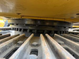 รถขุด CAT 323DL ปรับสภาพคุณภาพดี ราคาคุ้มค่า โครงสร้างใต้ท้องรถเสริมความแข็งแรง มีความเสถียรยอดเยี่ยมบนพื้นที่ลาดชันและพื้นที่ไม่เรียบ - Product Image 3