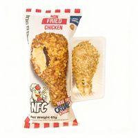 Crème glacée à la vanille en forme de cuisse de poulet frite 3D avec des miettes de biscuits croustillantes et un bâtonnet de chocolat Certifié HALAL Emballage en sachet