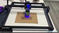 Machine laser Lunyee 4040 avec laser de 5,5 W pour métal peint par pulvérisation